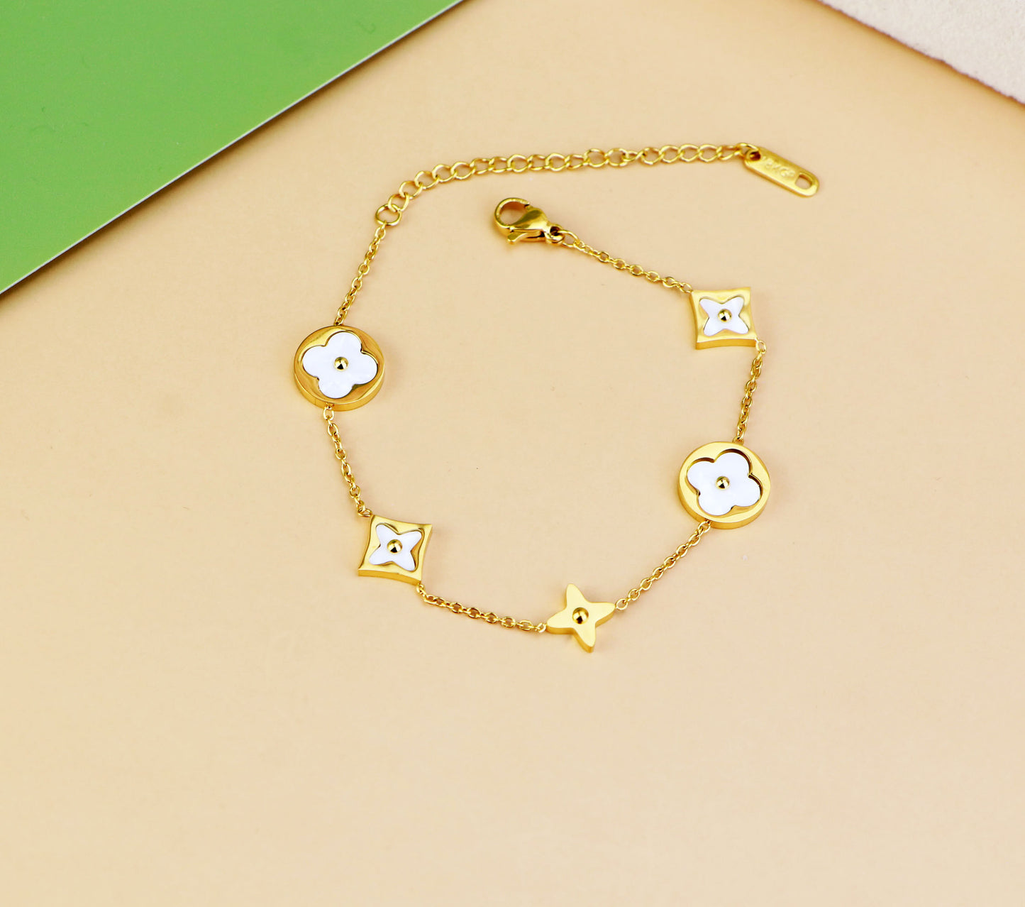 18K Gold Waterproof Mother of Pearl Clover Bracelet