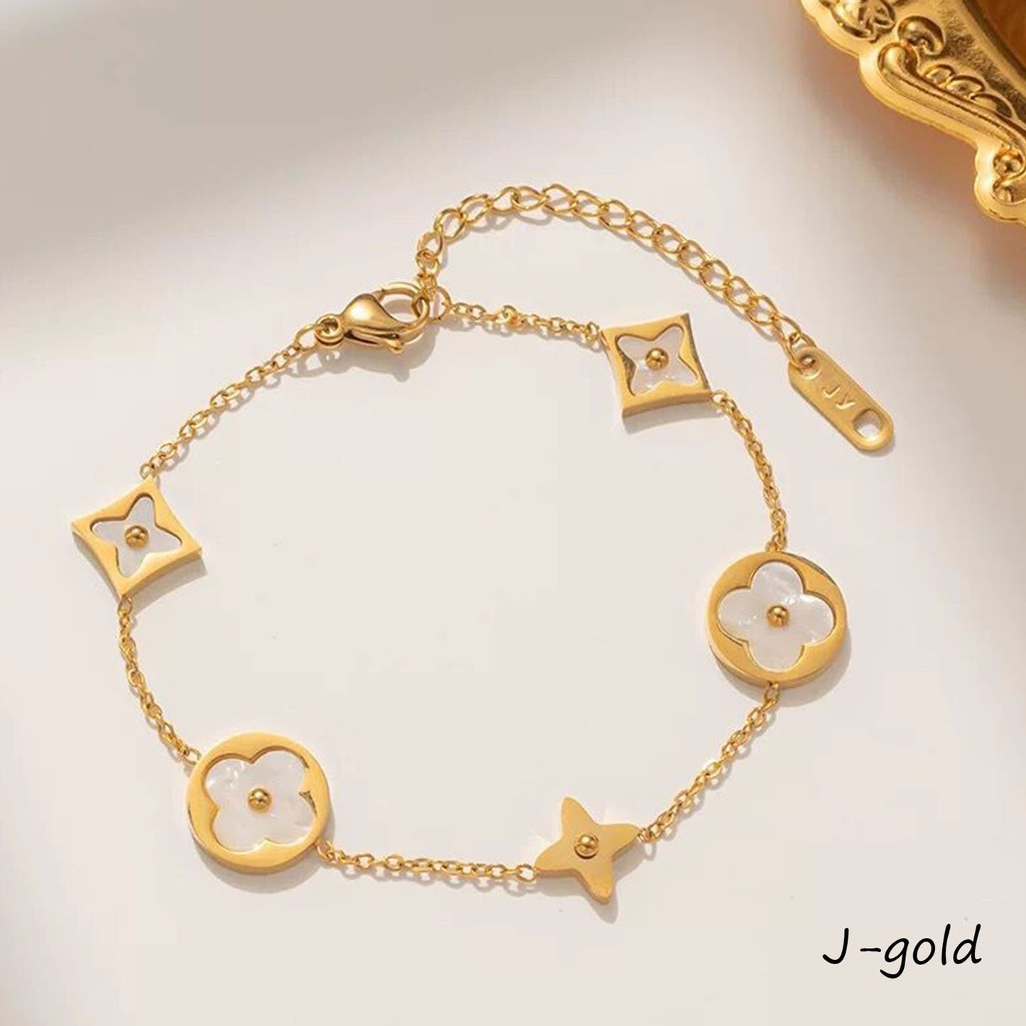 18K Gold Waterproof MOP Clover Bracelet