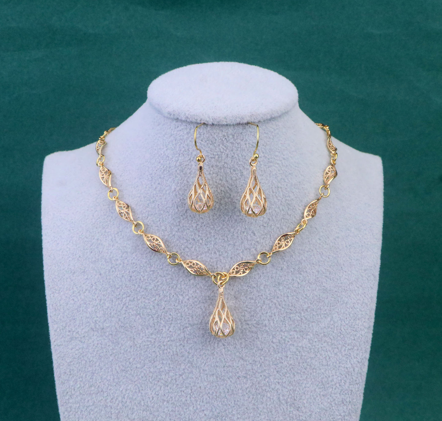 Gold DNA Twisted Choker Necklace with Diamond Lantern Pendant,Lantern Teardrop Necklace Earrings,Simple Formal Occasion Necklace,Regency fairycore princess Jewelry, bridal Necklace