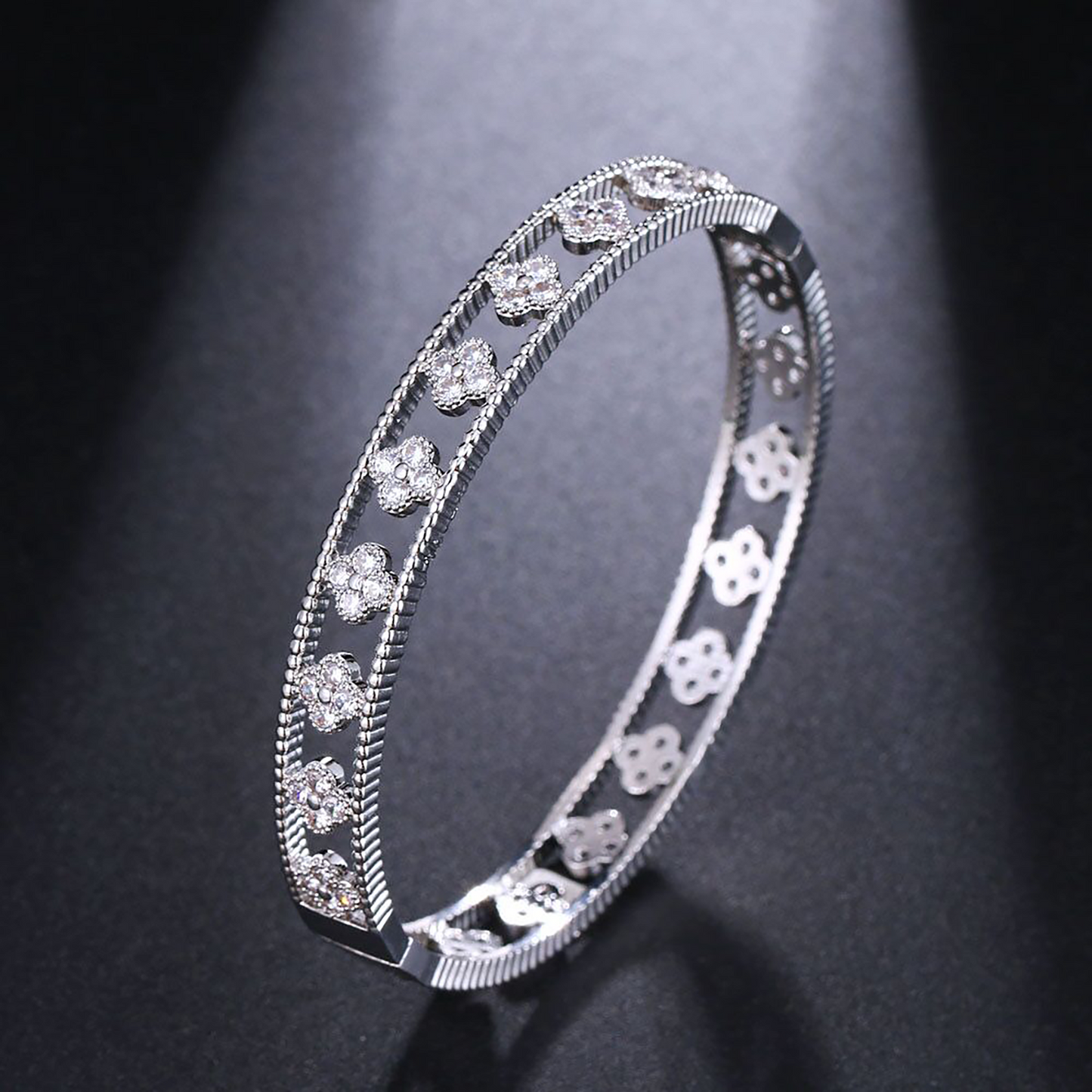 18K Gold Four Leaf Clover Bracelet Bangle