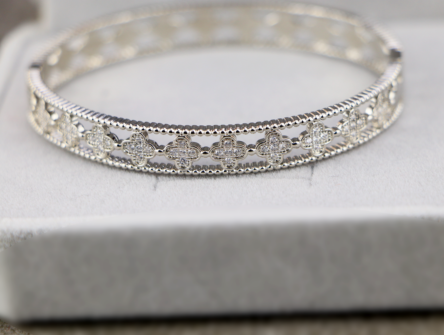 18K Gold Four Leaf Clover Bracelet Bangle