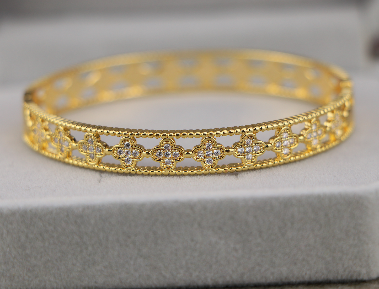 18K Gold Four Leaf Clover Bracelet Bangle