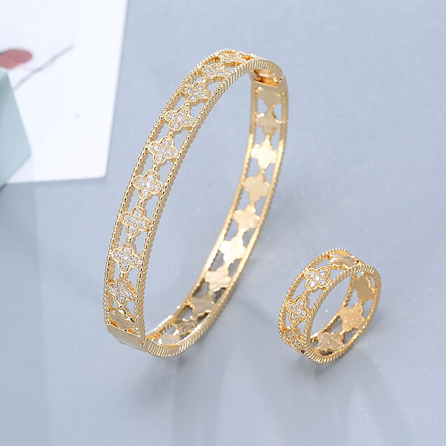 18K Gold Four Leaf Clover Bracelet Bangle